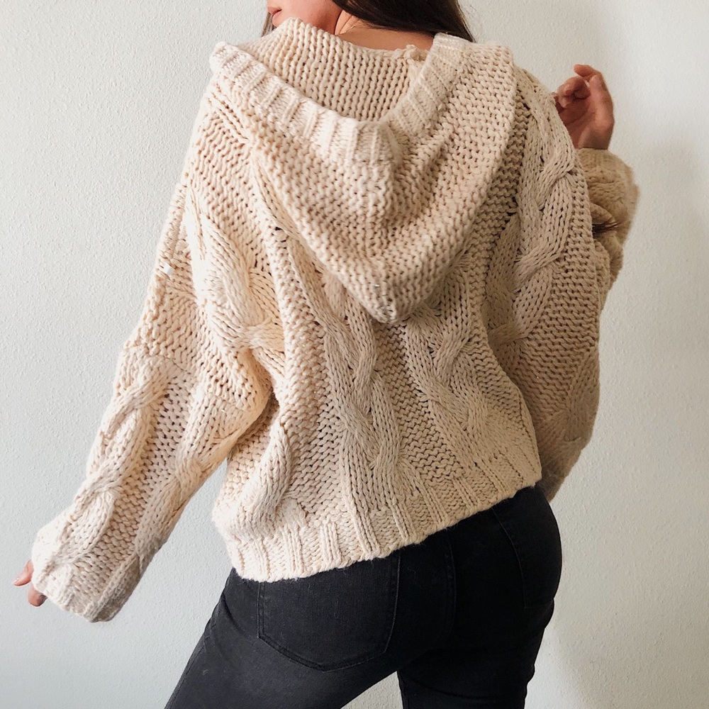 CABLE KNIT HOODED SWEATER - Picture 5 of 7